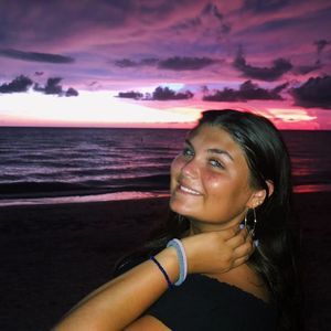 Meet your Posher, Danielle